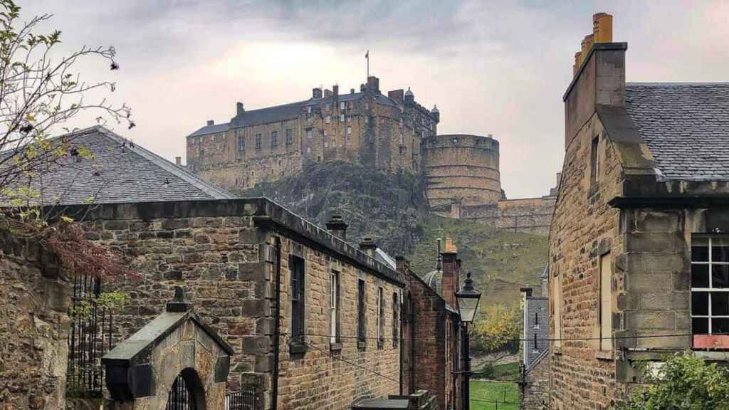 Edinburgh Castle from The Vennel