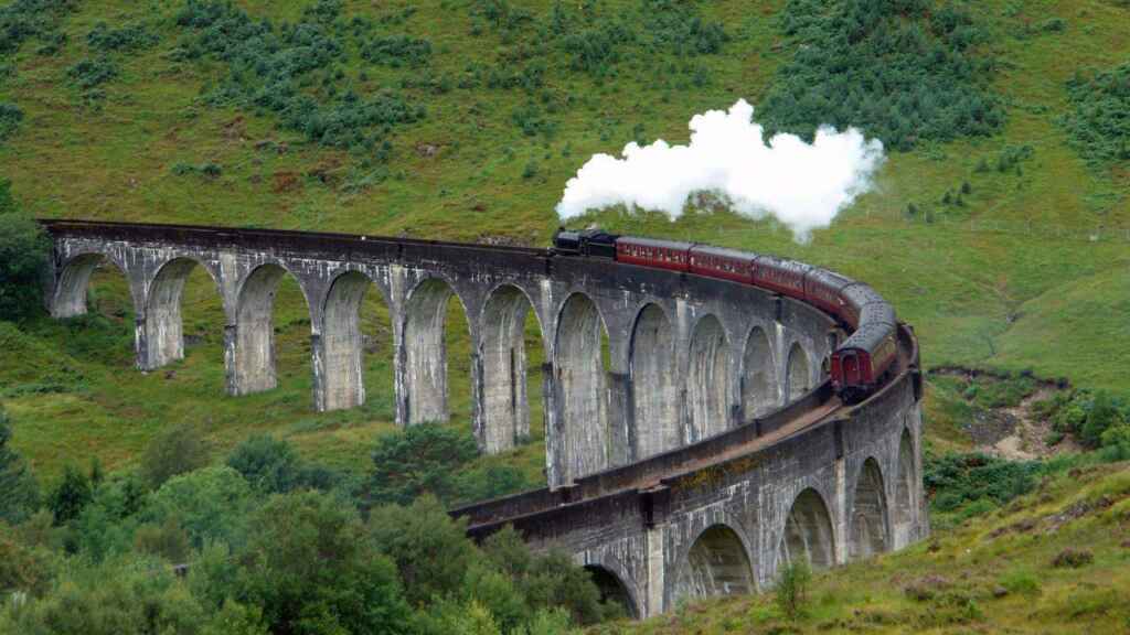 Glenfinnan Viaduct and Jacobite steam train used in the Harry Potter Movies