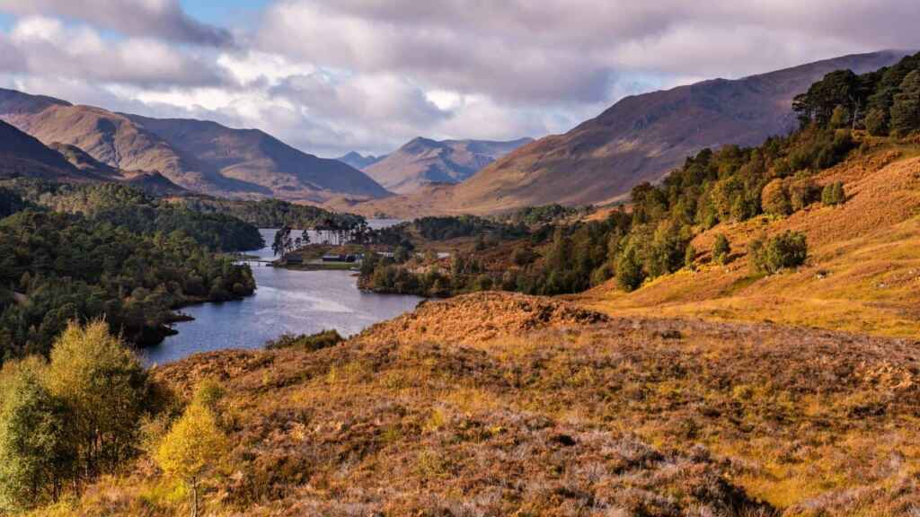 Glen Affric stunning landscape is the perfect combination of pinewoods, lochs, rivers and mountains. It is perhaps the most beautiful glen in Scotland.