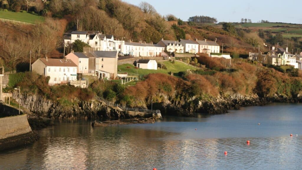 Glandore - South West Ireland, houses above harbour