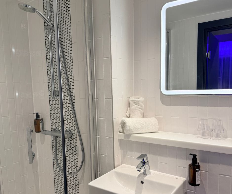 Point A Hotel St. Andrews Square Edinburgh Bathroom